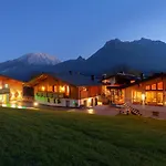 Hindenburglinde Hotel 4*