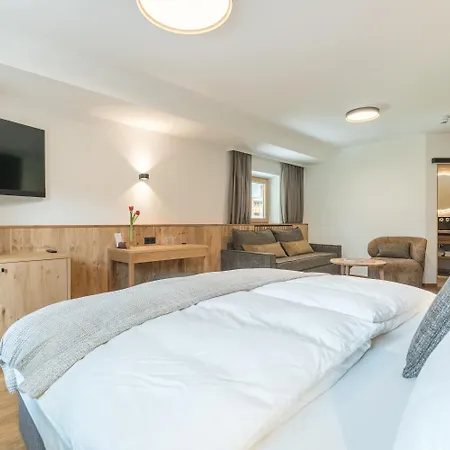 Hindenburglinde 4*
