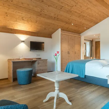 Hindenburglinde Hotel 4*