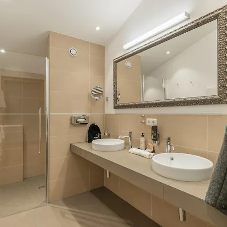 Hotel Hindenburglinde 4*